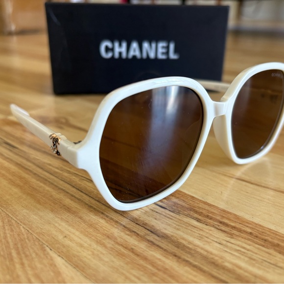 CHANEL White Sunglasses with Brown Lenses.  New In Box.  Square Style. - Picture 3 of 11